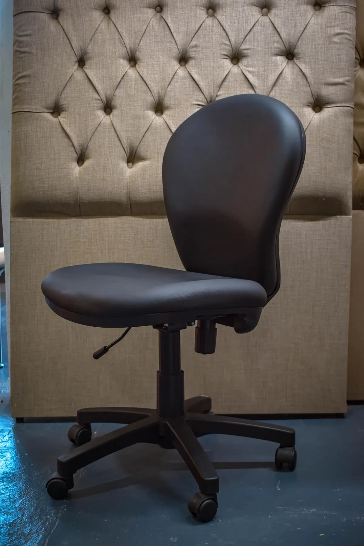 Silla ergonómica neumática sin apoya brazos con ruedas