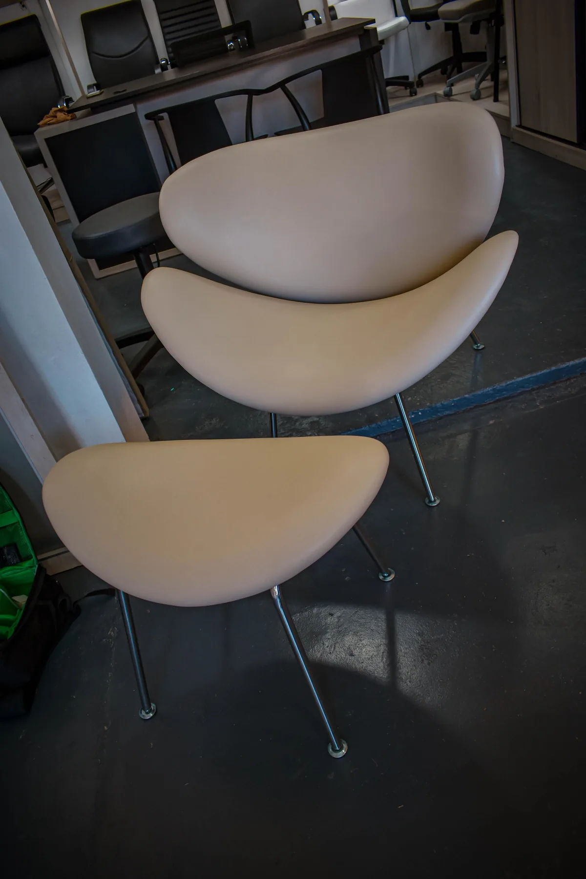 Apoya pies sillón swan